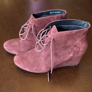 Clark’s Rosepointe Wedge Ankle Boots Burgundy Suede
